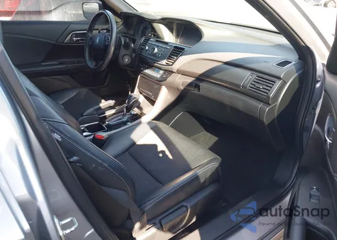 2017 Honda Accord Sport z USA, uszkodzony, nr VIN 1HGCR2F55HA247345